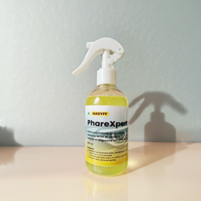 Nettoyant pour phares de voiture